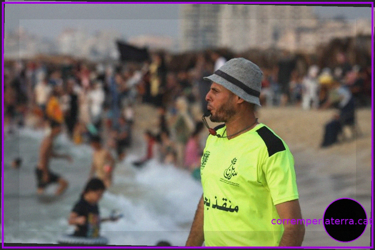 Socorristas de Gaza: Rescatando vidas con silbatos en un mar concurrido y un sistema de rescate mermado